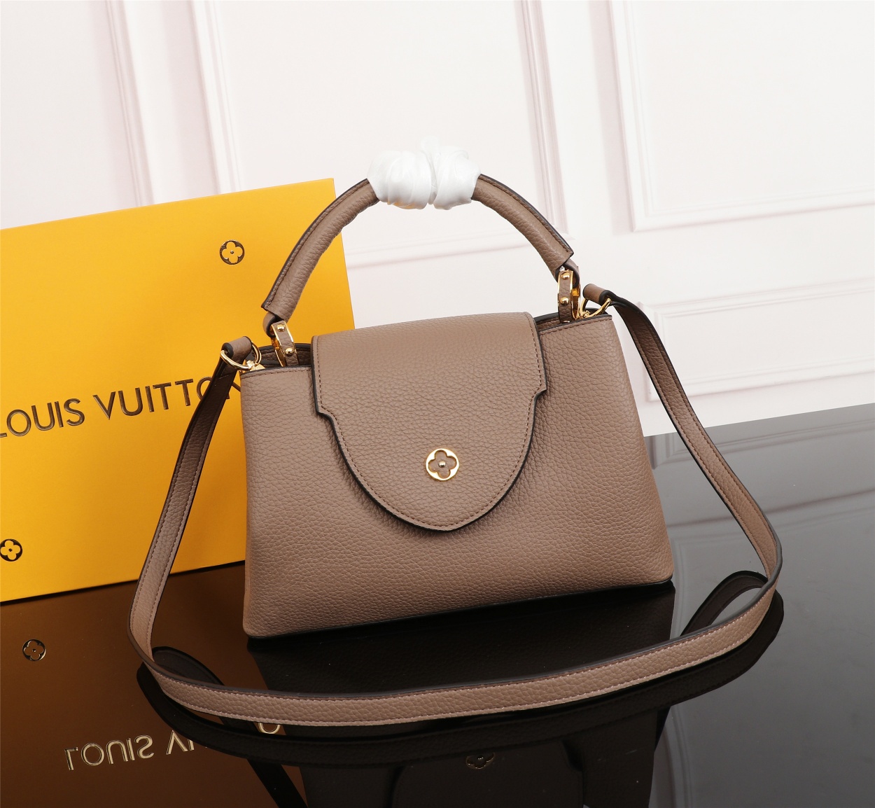 กระเป๋า l capucines bb 11 นิ้ว พร้อมสายสะพายยาว มีหลายสี
