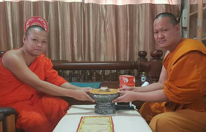 พระสมเด็จหลวงพ่อโตในวิหาร เนื้อผงชนวนมวลสารเก่าหลวงพ่อกวย รุ่นแรงครู ปี2560 หลวงพ่อกวย วัดโฆสิตาราม(วัดบ้านแค) จ.ชัยนาท ปี2563 - (ขนาด 5x7นิ้ว จีวรส้ม ด้านหน้ายันต์ครู ยันต์นะปัดตลอด ด้านหลังยันต์มงกุฎพระพุทธเจ้าหนุนดวง) ปี2563 #ปลุกเสกที่วัดโฆสิตาราม #รั