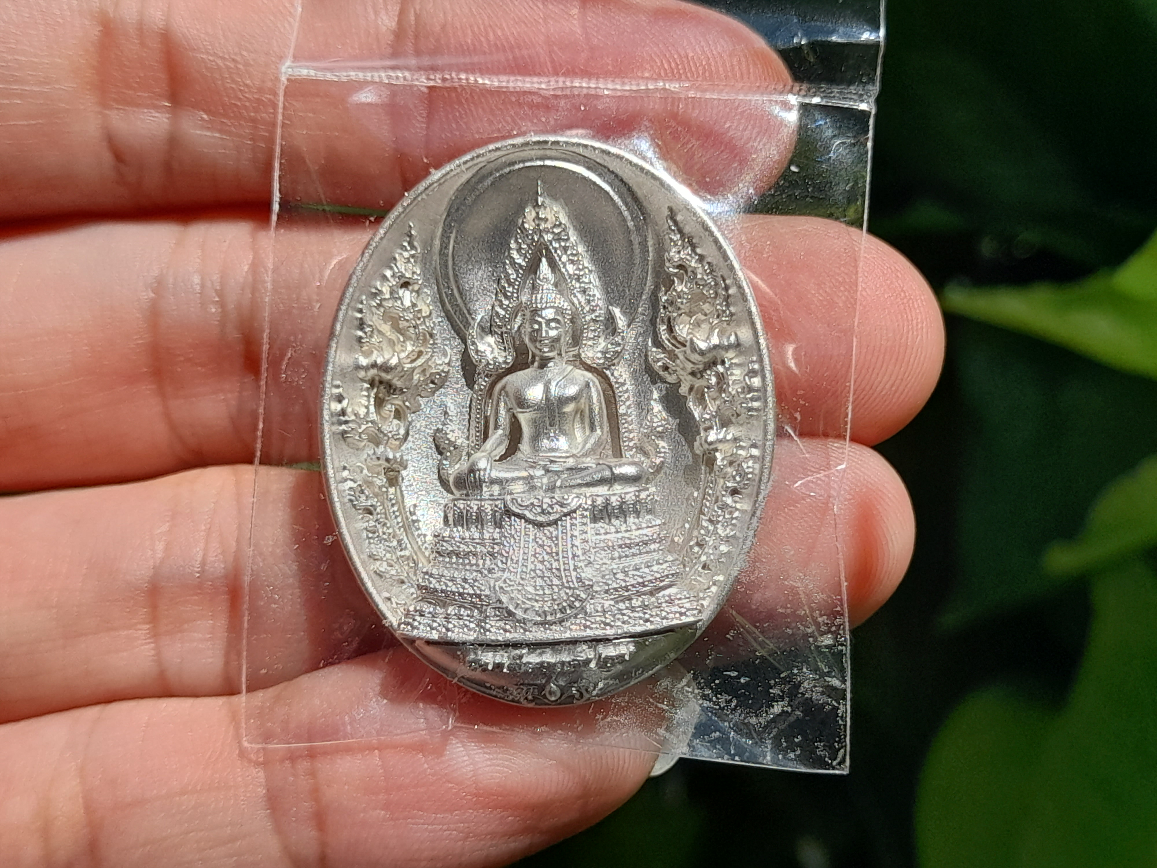เหรียญสมเด็จองค์ปฐมมหาสะท้อน หลังยันต์เกาะเพรช เนื้อเงินแท้(ชนวนเงินแท้ล้วนๆ จากการหล่อ พระปัจเจกพุทธเจ้า 40นิ้ว) ปี2564 - หลวงพ่อเล็ก วัดท่าขนุน