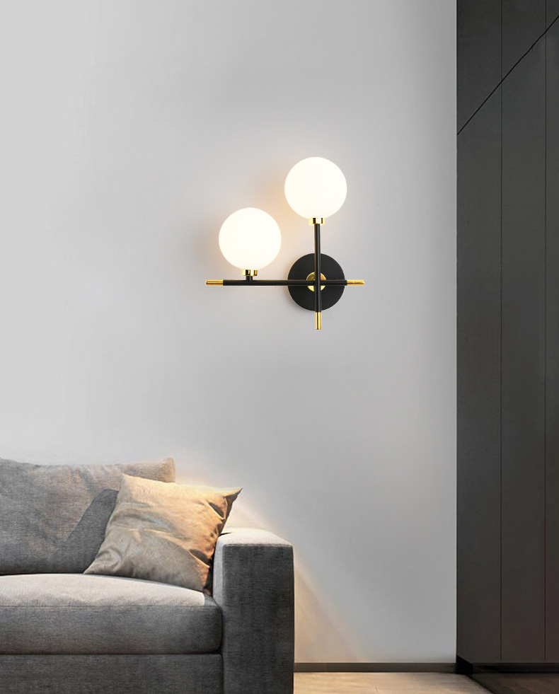 โคมไฟติดผนังภายในโครงเหล็กสีดำทองโป๊ะแก้วทรงกลม 2 ดวง [BD8841]