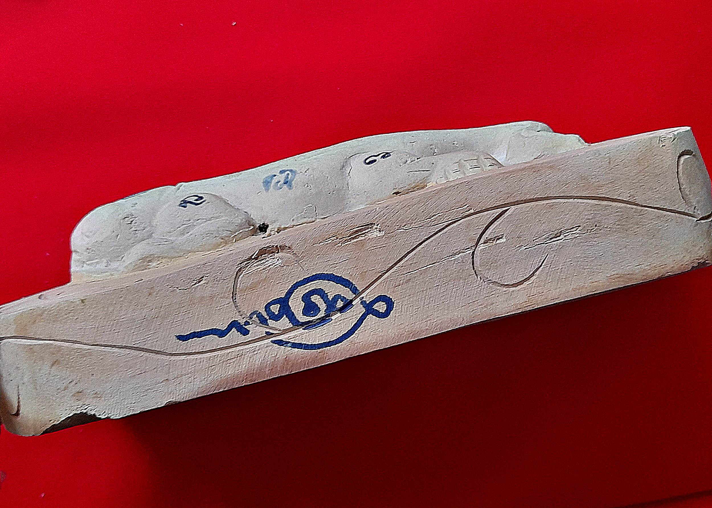 พญา จิ้งจก (ค้าขาย เรียกลูกค้า โชคลาภ เมตตา) (ขนาดใหญ่) เนื้อผง(ผสมมวลสารเก่าหลวงพ่อหน่าย วัดบ้านแจ้ง) ฐานไม้ตายพราย (จารยันต์สด เต็มสูตร) #รับประกันแท้ - หลวงพ่อพิมพ์(ลูกศิษย์ทัน หลวงพ่อหน่าย วัดบ้านแจ้ง)