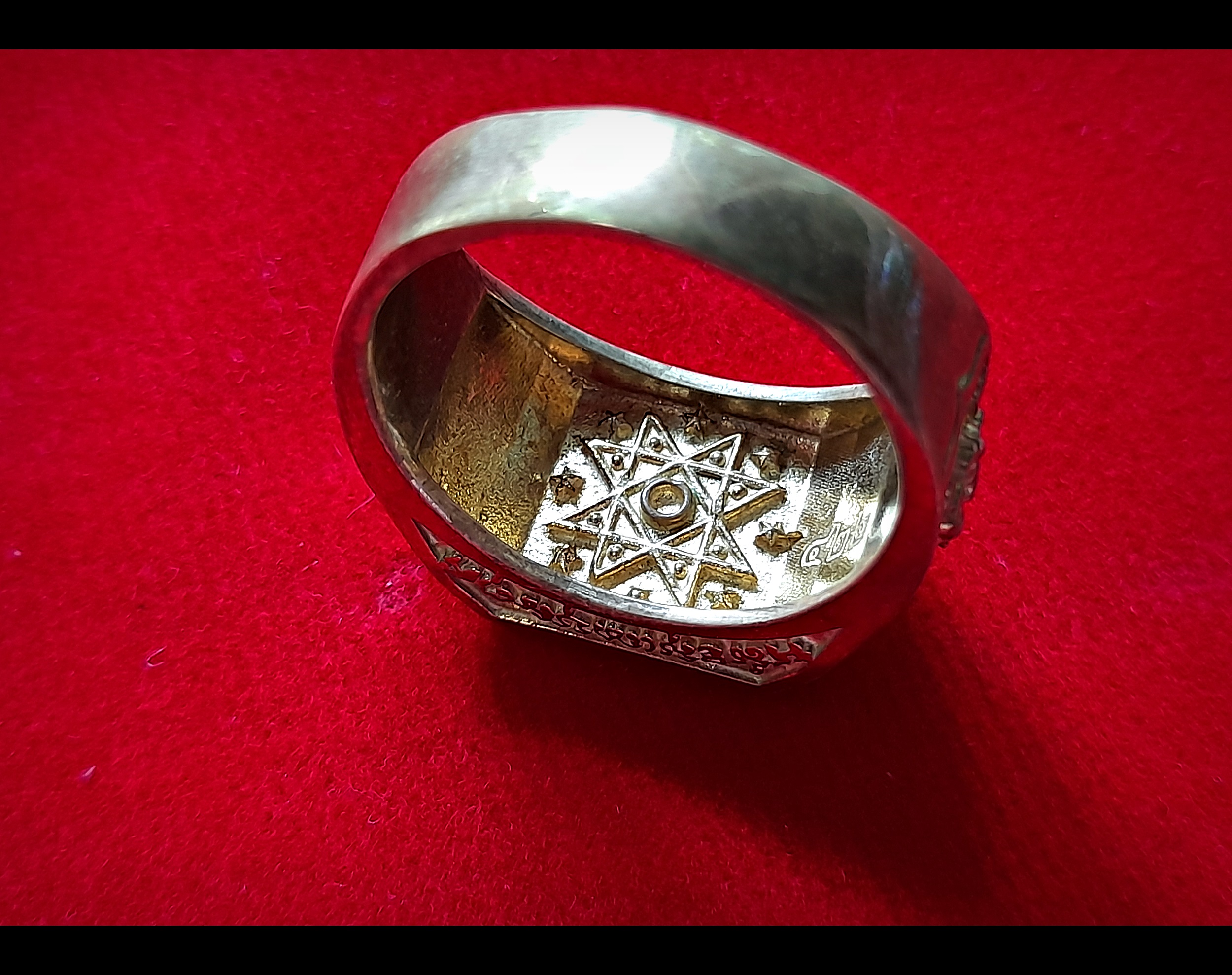 แหวน ศาสตราปกาศิต (เทพศาสตราวุธ นพคุณ หนุนดวง ๙มงคล) (#พระขรรค์ #กระบองท้าวเวสสุวรรณ #วชิราวุธพระอินทร์ #ดวงตาพยายม #พระสังข์ #ช้างเอราวัณ #พญาครุฑ) เนื้อทองเหลือง ปี2565 #รับประกันแท้ - พระอาจารย์เอราวัณ