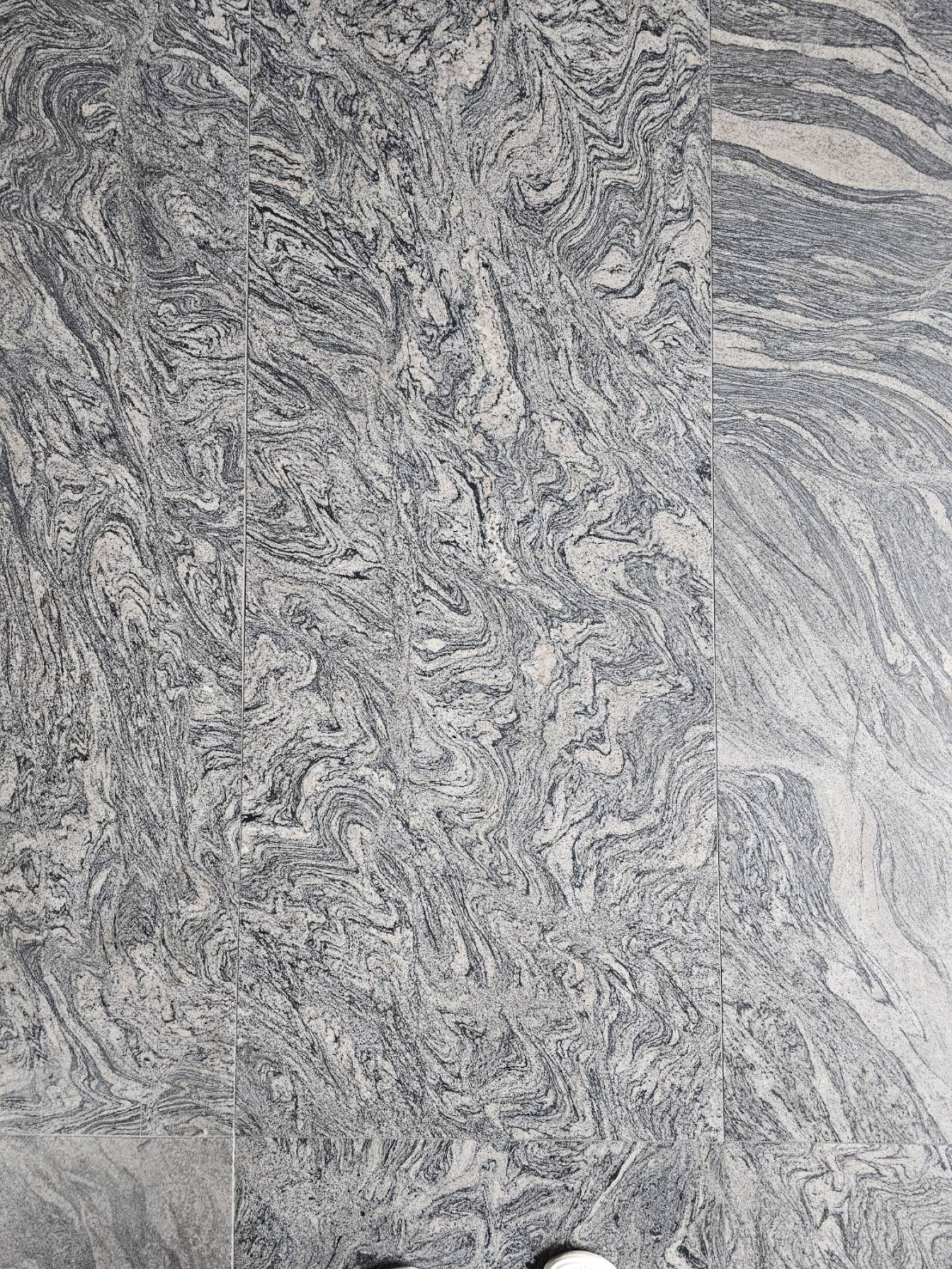 หินแกรนิตขาววินเซนต์ Vincent White Granite (VG) พื้นผิว พ่นไฟ 30x60เซนติเมตร