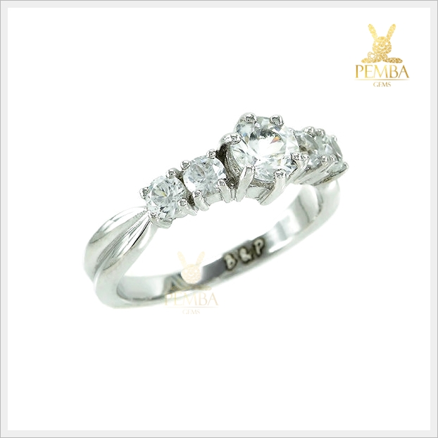 แหวนเพทายขาวแท้ สวยใสประกายเพชร แหวนอัญมณีคู่ใจ แหวนพลอยแท้