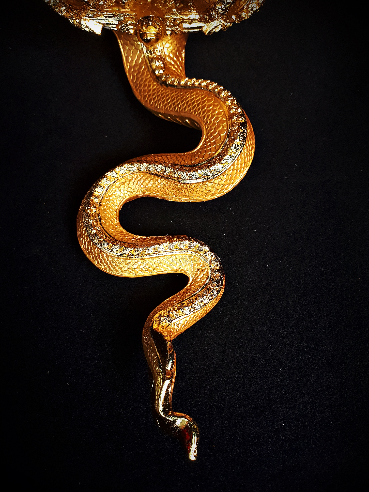 รูปหล่อ พญานาค อนันตนาคราช 7เศียร เลื่อย สีทอง เนื้อโลหะ (ปิดทอง ชุบทองด้าน ยาว14นิ้ว สูง11.5นิ้ว) (ขายปลีก ขายส่ง งานฝีมือสั่งทำหล่อ)