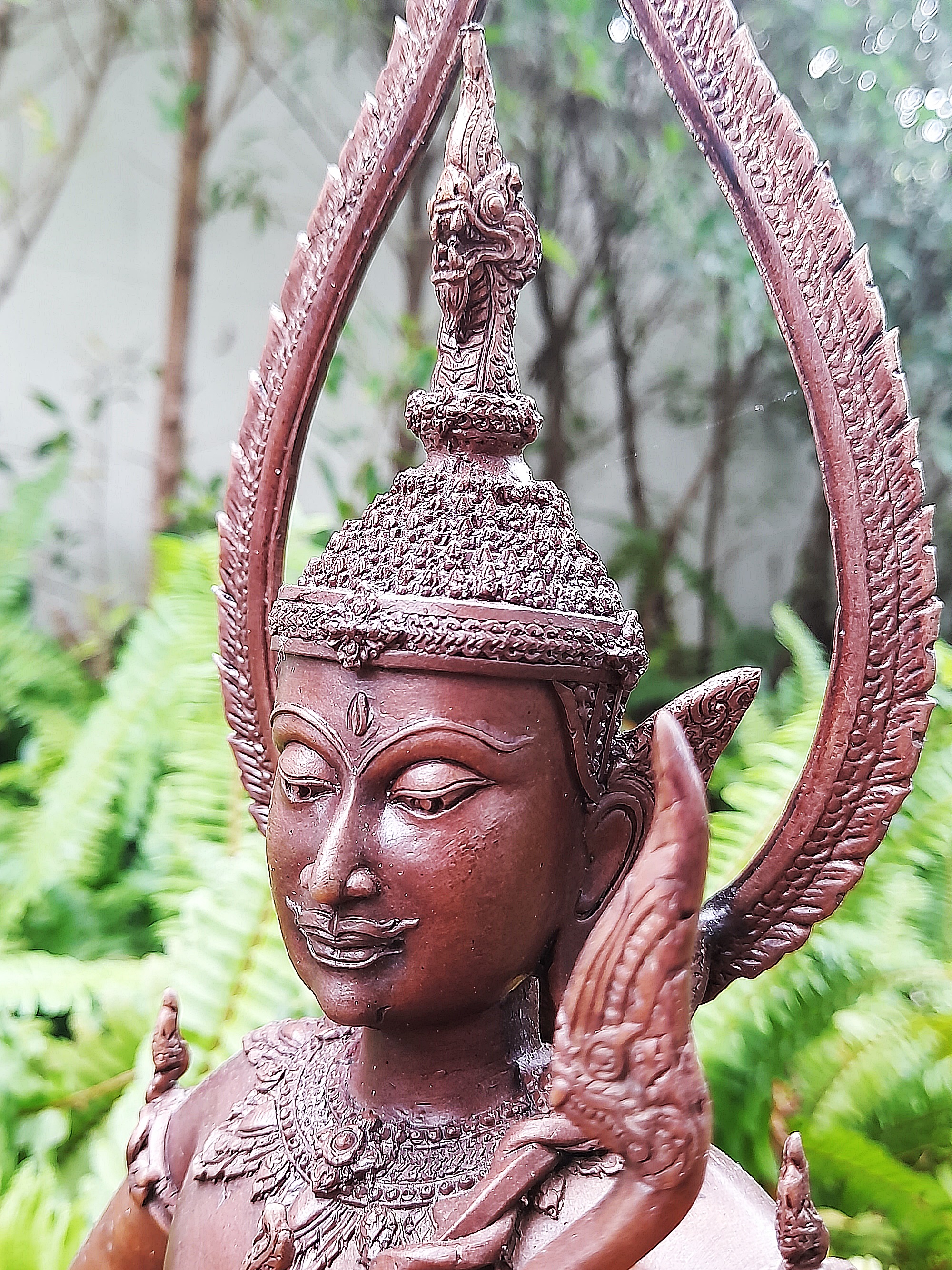 รูปหล่อ ท้าววิรูปักษ์ (อาวุธประจำกาย คันศรพญานาค+สังวารพญานาค ) ยืนประทับพญานาค (ผู้ปกครองและเป็นใหญ่ในเหล่าพญานาค มีบริวารเป็นเหล่าพญานาค) - (เทวดาระดับสูงชั้นจาตุมหาราชิกา มีตำแหน่งเป็น1ใน4 ของท้าวมหาราช) เนื้อทองเหลือง ผิวน้ำตาลเข้ม (ขนาดใหญ่ตั้งบูชา ส