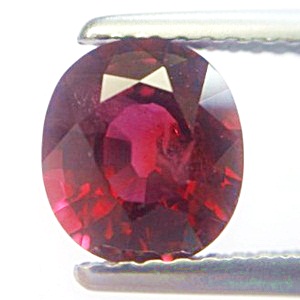 Natural Ruby พลอยแดง แอฟริกา เผาเก่า รูปไข่ หนัก 1.86 กะรัต สีแดงเข้ม สีสวย สถาบันให้ Red ความสะอาดมองตาเปล่าไม่มีตำหนิ