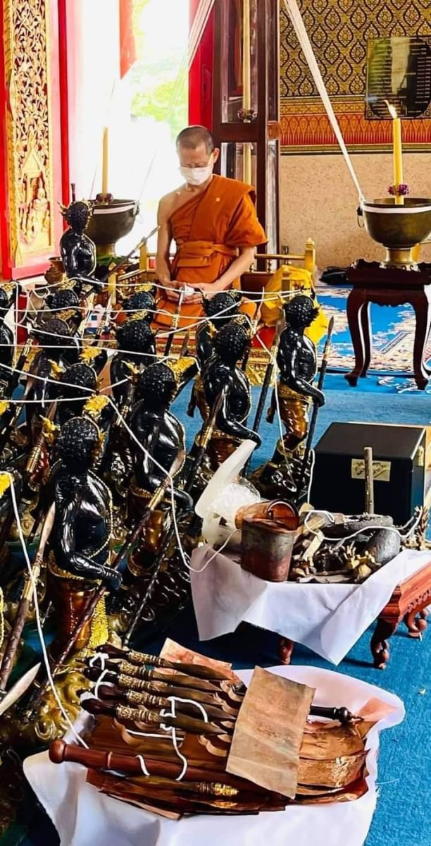 มีดหมอ มงคลฟ้าครอบจักรวาล (ใบมีดตีจากเหล็กอาถรรพ์300ชั้น) หัวด้าม-ท้าวเวสสุวรรณ เนื้อสัตตะโลหะ (ปลอก-ไม้สาธร รัดหวาย4เส้น) ปี2564-2565 #ปลุกเสก9พิธี #รับประกันแท้