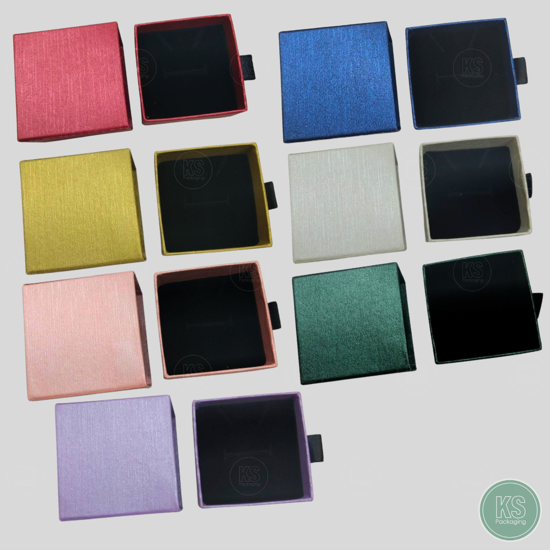 กล่องกระดาษลายผ้าไหมแบบลิ้นชัก ขนาด 5.5x5.3x3.8 cm ช่วยจัดเก็บเครื่องประดับ เพิ่มความสวยงาม