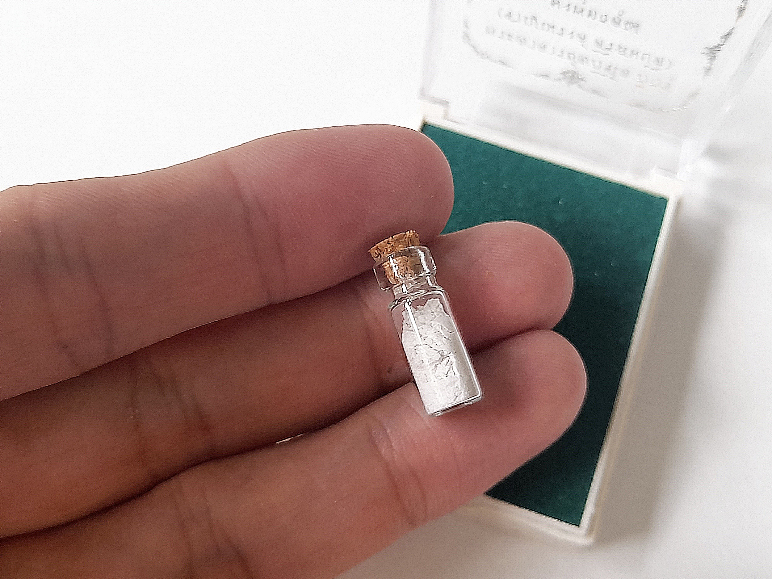 หนังสือ หลวงพ่อชาญณรงค์ เล่ม1 (พิมพ์ครั้งที่2 ความหนา 299หน้า) ปกแข็ง อย่างดี สภาพดี ปี2560 + ผงพุทธคุณ #รับประกันแท้ - เขียนโดย ฅนขลัง คลังวิชา