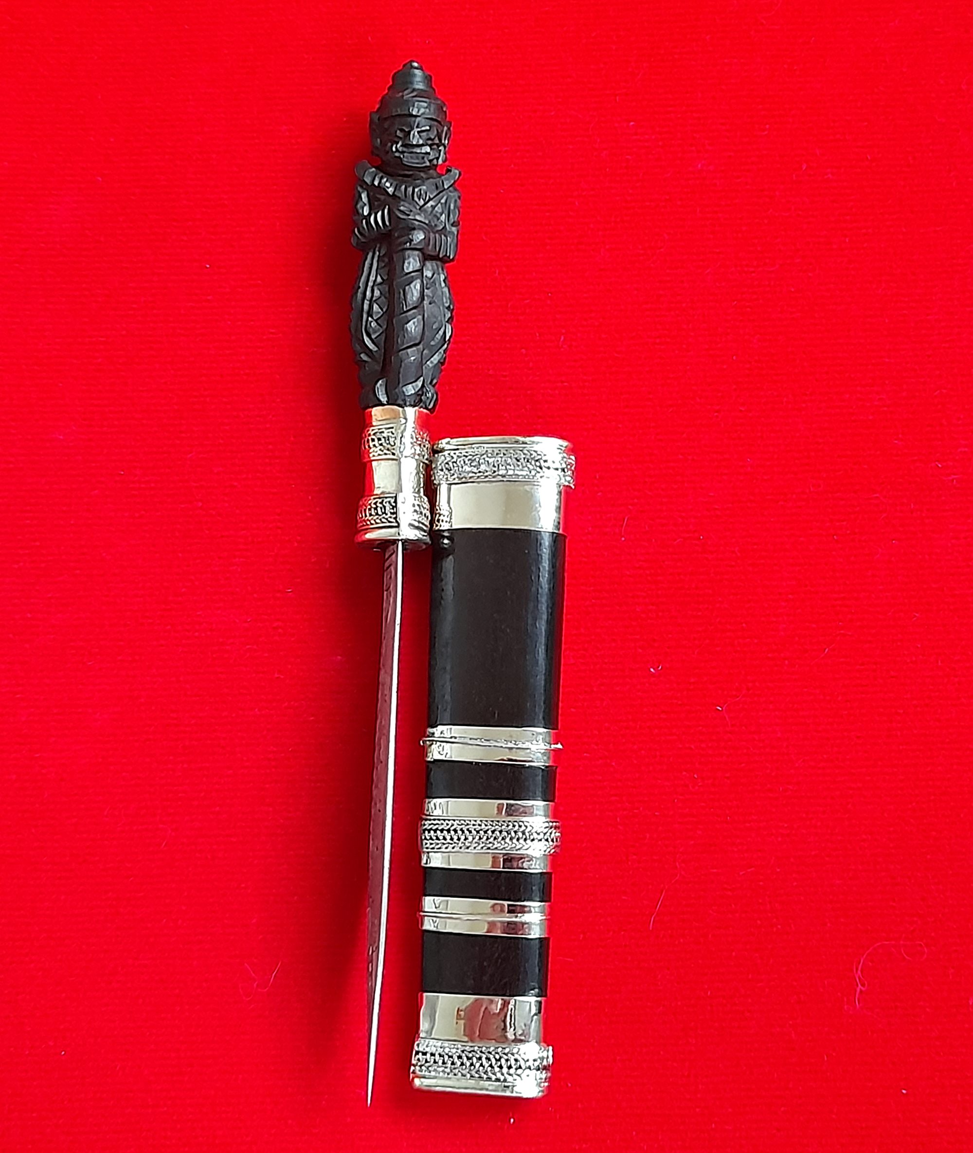 มีดหมอ (ตีจากเหล็กยอดพระธาตุ) ด้ามหัวท้าวเวสสุวรรณ เข้าพิธีปลุกเสก 3ปี