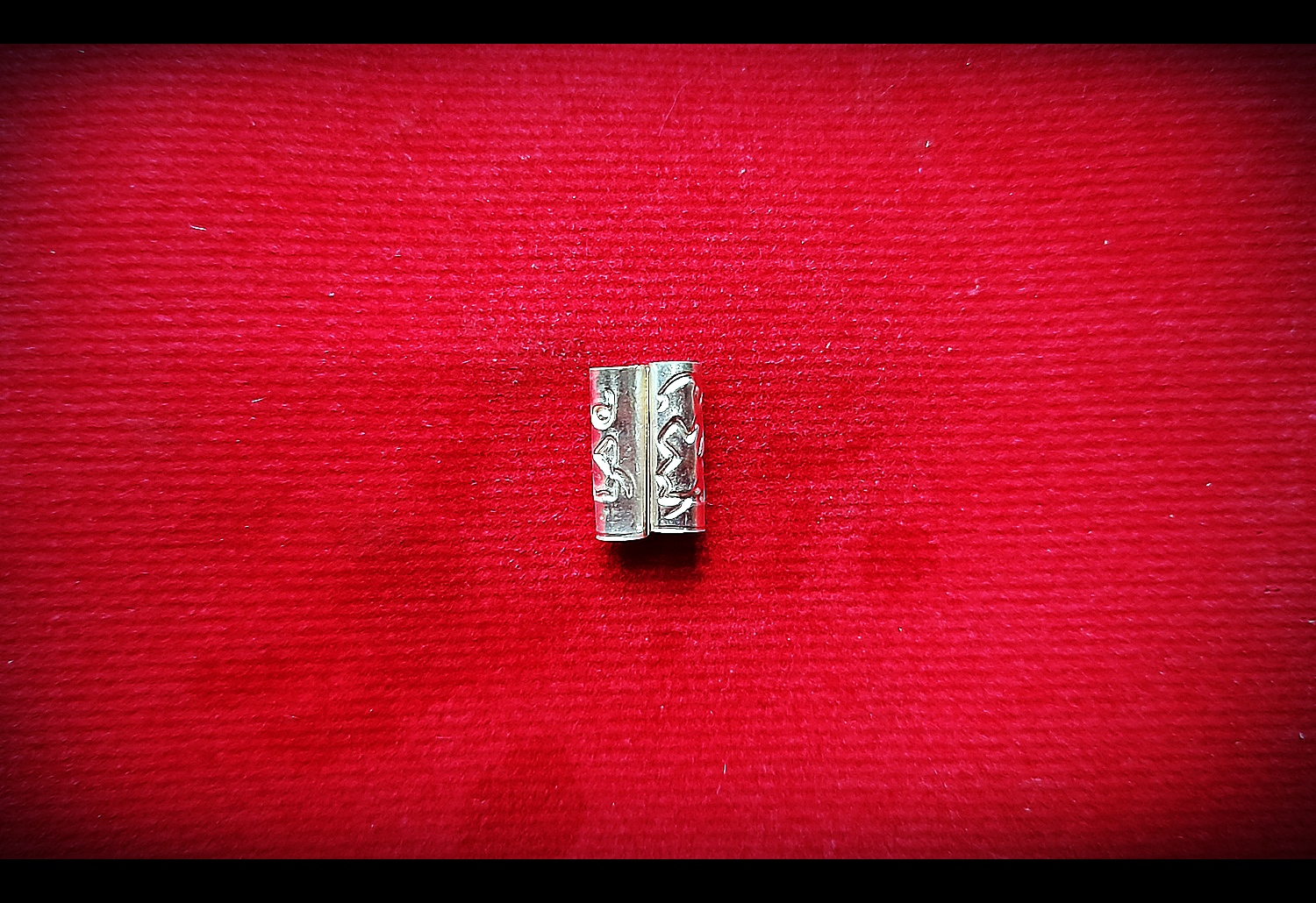 ตะกรุดสาริกา คู่(ตัวเมีย ตัวผู้) เนื้อเงินแท้ (2ดอก) (เมตตา มหาเสน่ห์ ค้าขาย) - หลวงพ่อเล็ก วัดท่าขนุน (ปลุกเสก วัดบ้านห้วยน้ำขาว ปี2563)