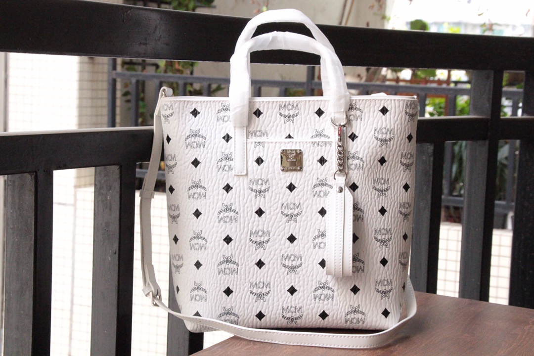 กระเป๋า mcm Anya 10 นิ้ว