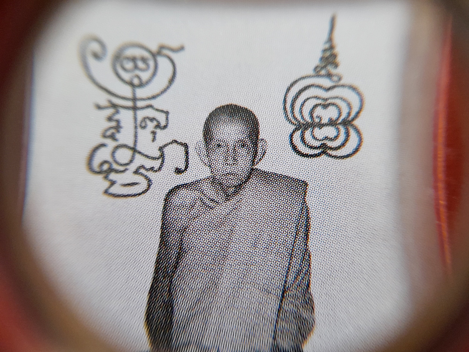 รูปขาวดำ(พิมพ์นิยมดั่งเดิม) หลวงพ่อกวย วัดโฆสิตาราม หลังยันต์ดวงแก้วพระสีวลี ปี2562 (ขนาดห้อยคอเลี่ยมกันน้ำ) (เลี่ยมสภาพเดิม ออกวัดโฆสิตามราม) (#รับประกันแท้)