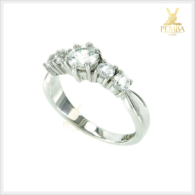 แหวนเพทายขาวแท้ สวยใสประกายเพชร แหวนอัญมณีคู่ใจ แหวนพลอยแท้