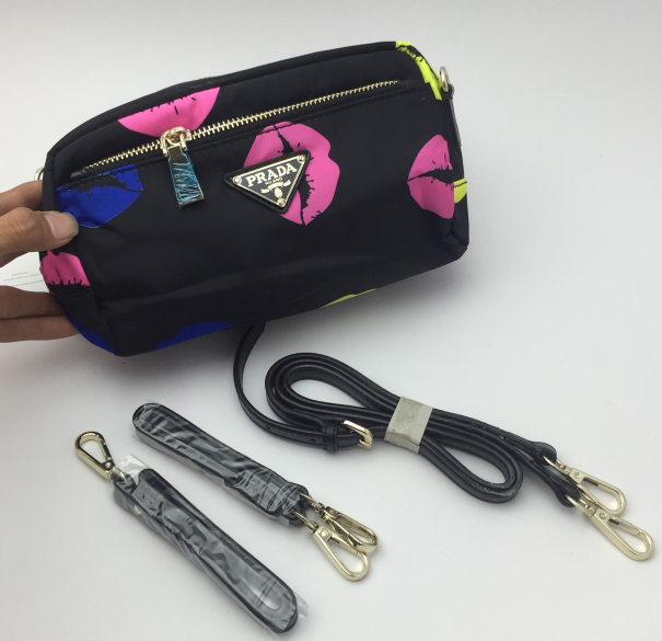 กระเป๋า pd nylon wash bag ใส่เครื่องสำอางค์ของจุกจิก เปลี่ยนสายได้ 3 แบบ