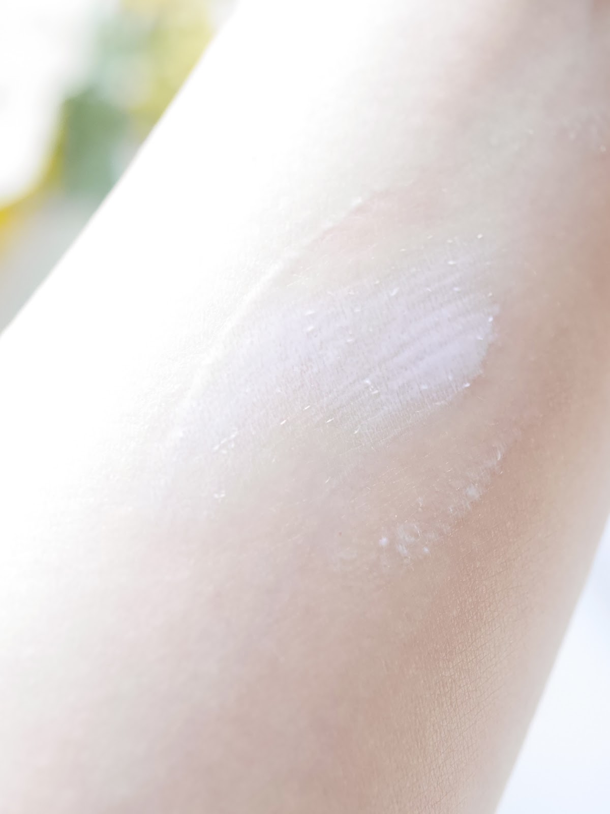 (นำเข้าจากญ๊่ปุ่น) Shiseido d program Allerbarrier Essence SPF40 PA+++ 40mL กันแดดเนื้อเอสเซ้นส์ บางเบา เกลี่ยง่าย ไม่เป็นคราบ ปกป้องผิวบอบบางแพ้ง่ายจากรังสี UVA/UVB, อนุภาคฝุ่น, ควัน, มลภาวะ PM2.5 ในอากาศ