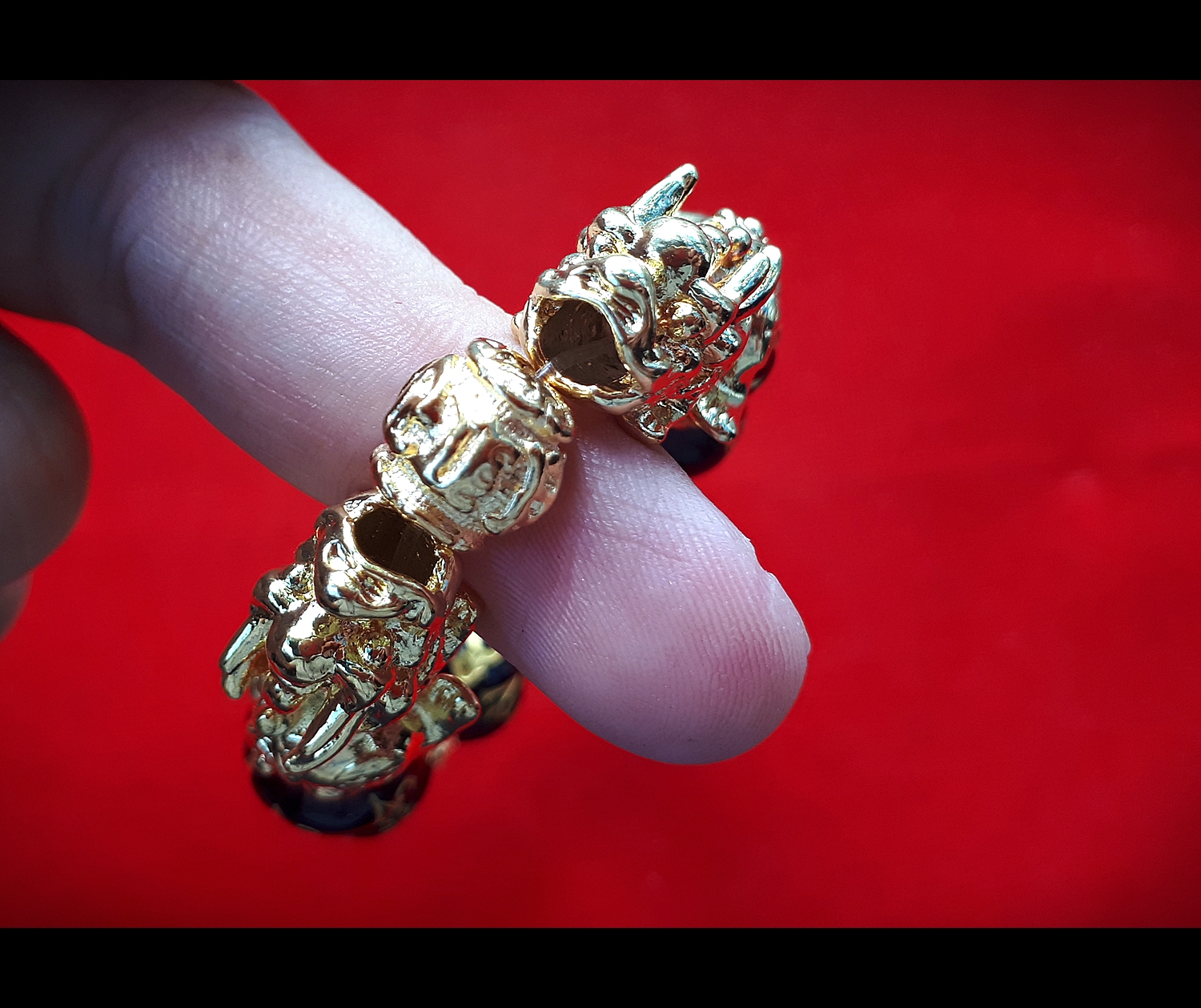 สร้อยข้อมือ ปี่เซียะ (ผีซิว) (Pi Xiu) 2 ตัว หัวโลหะชุบทอง หินดำสลักอักขระ 14มิล (ขายปลีก ขายส่ง)