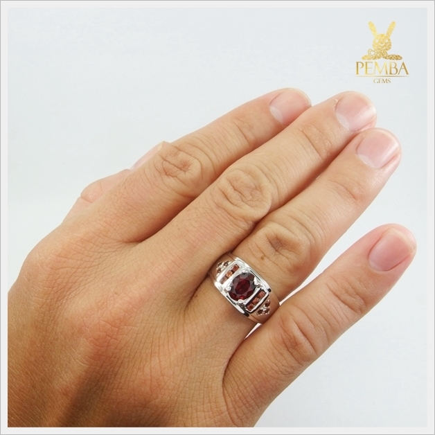 แหวนโกเมนแท้ เงินแท้925 ชุบทองคำขาว เพิ่มความมั่นใจ อย่างมีสไตล์