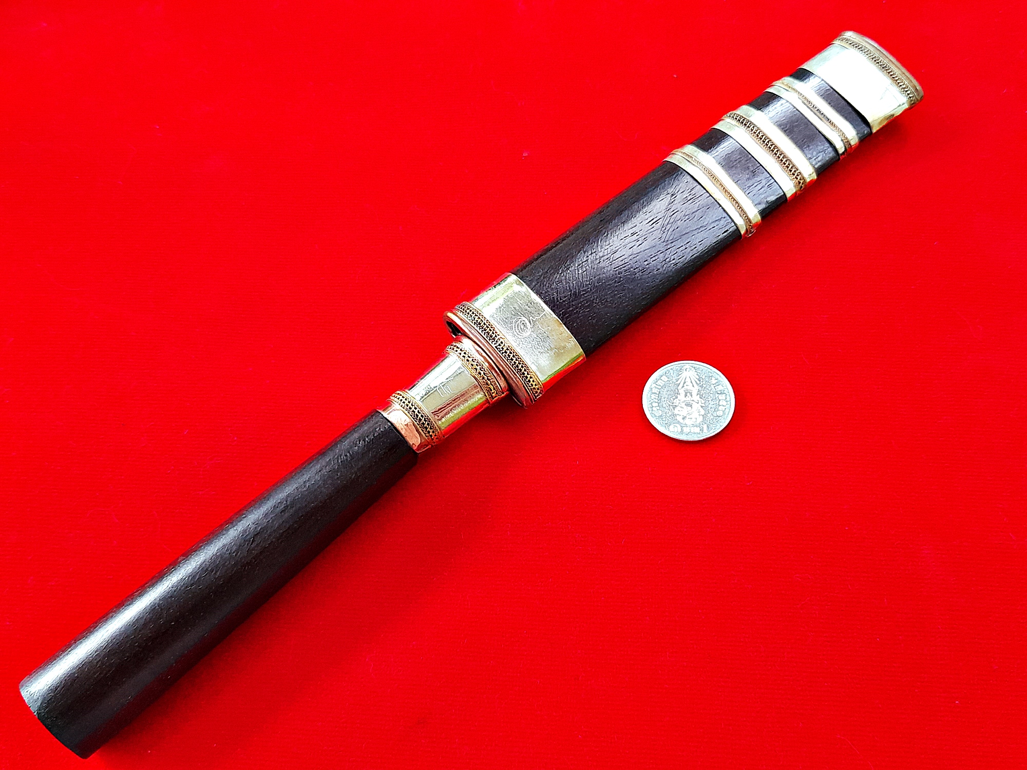 มีดหมอ ดาบฟ้าฝื้น ด้ามฝักเนื้อไม้มะค่า (บรรจุมวลสาร ตะกรุดเงิน ชนวน มหาสะท้อน มหาระงับ มหาจักรพรรดิ) (เล่มใหญ่ ยาว9นิ้วครึ่ง จัดสร้าง29เล่ม) ปี2564 #รับประกันแท้ - (รุ่นนี้ท่านทำให้พิเศษ)