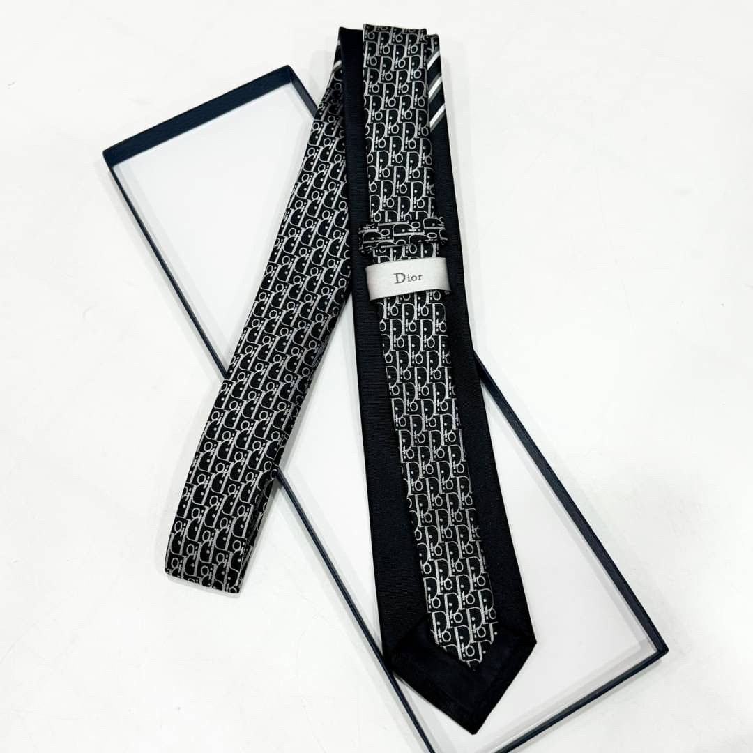 เนคไท di necktie