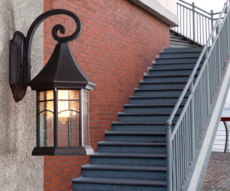 โคมไฟติดผนังติดกำแพงภายนอกทรงปราสาทสีดำ [XF002]