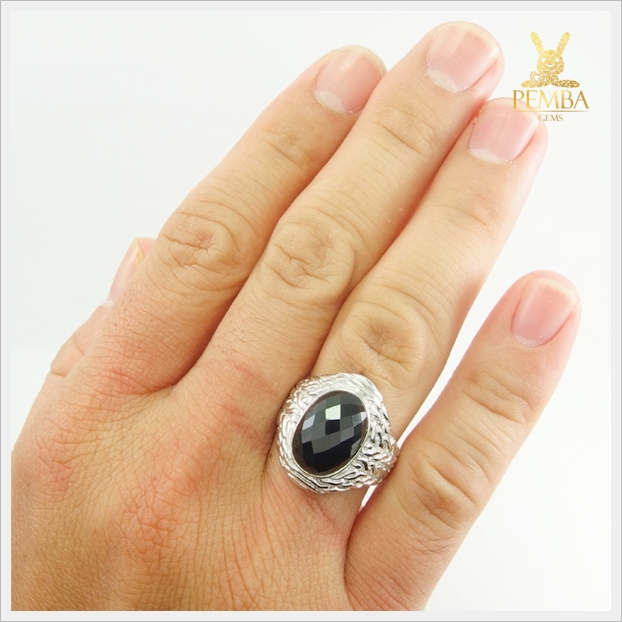 แหวนนิลแท้ เงินแท้925 ชุบทองคำขาว ตัวเรือนแกะลายอย่างสวยงาม