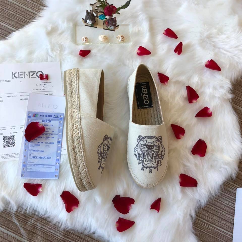 รองเท้า kz espadrilles สีขาว และดำ