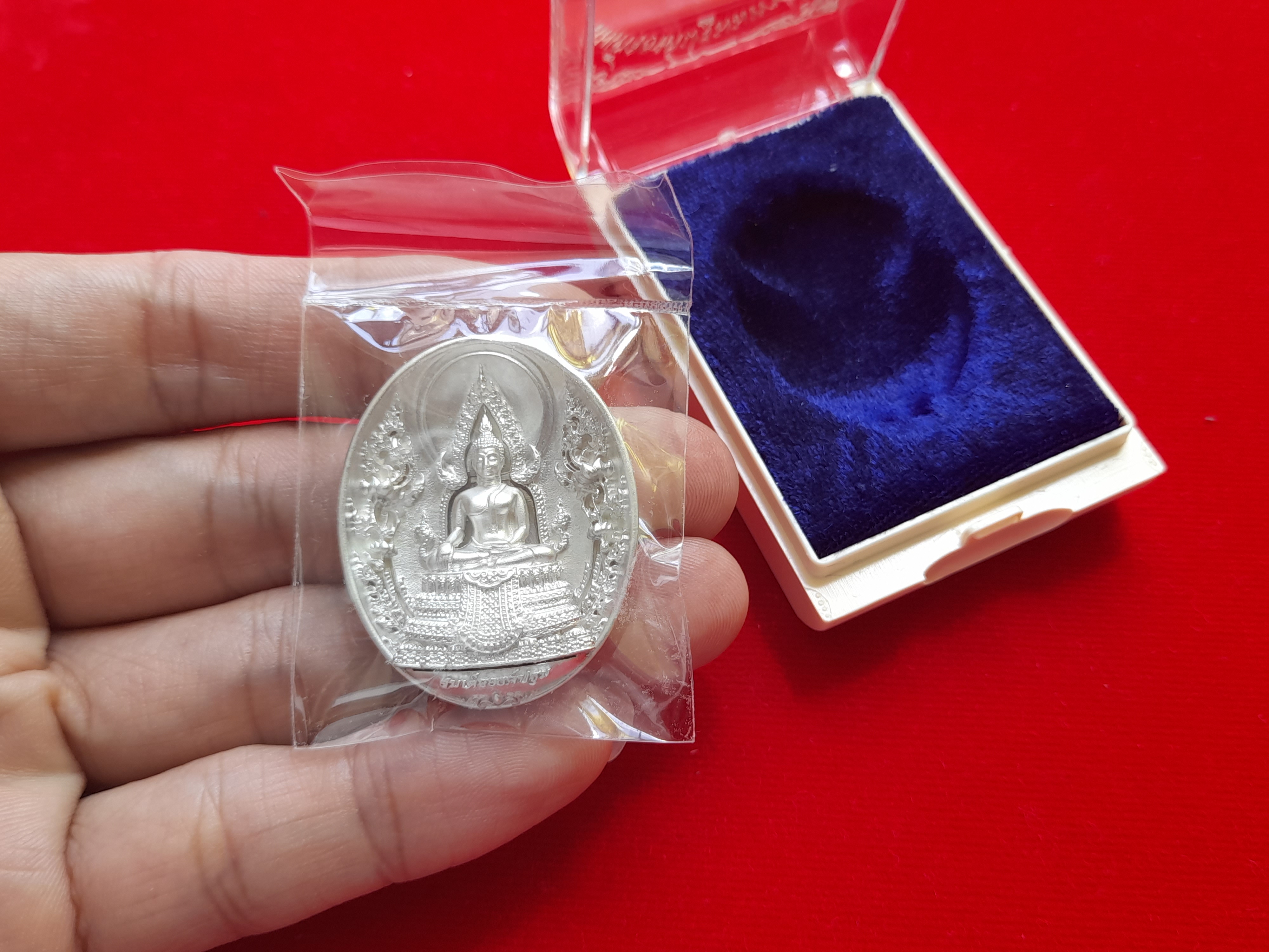 เหรียญสมเด็จองค์ปฐมมหาสะท้อน หลังยันต์เกาะเพรช เนื้อเงินแท้(ชนวนเงินแท้ล้วนๆ จากการหล่อ พระปัจเจกพุทธเจ้า 40นิ้ว) ปี2564 - หลวงพ่อเล็ก วัดท่าขนุน