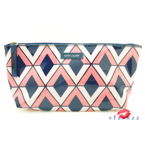 Estee Graphic Cosmetic Bag กระเป๋าใส่เครื่องสำอางฐานกว้างตั้งได้ ซิปเก๋ๆ ด้วยแผ่นอะคริลิกโลโก้ปั๊มนูน กันน้ำ ขนาดกำลังพกพาสะดวกค่ะ