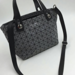 กระเป๋า issey 12x8 สีดำแมทด้าน พร้อมสายยาว