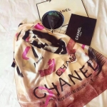 ผ้าพันคอ cn ผ้าคลุมไหล่ cn ปริ๊นลาย สีครีมชมพู