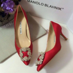 พร้อมส่ง รองเท้า mb ผ้าไหม สูง 4 นิ้ว สีแดง ยอดฮิต ใส่ออกงาน งานแต่ง แบบดาราเซเลบทุกคนต้องมี สอบถามไซส์ได้ค่ะสต็อคของเปลี่ยนตลอด