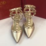 พร้อมส่ง รองเท้า valen rockstud ankle strap รุ่นใหม่ รัด 3 ข้อ สีทอง สอบถามไซส์ได้ค่ะสต็อคของเปลี่ยนตลอด