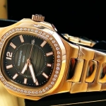 นาฬิกา Patek Philippe Ref.7010/1R Rose Gold Ladies' Nautilus Diamond Dial