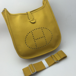 กระเป๋า hm evelyn 11 สีเหลือง สีอื่นๆสอบถามเพิ่มเติมได้ค่ะ สต็อกเปลี่ยนตลอด