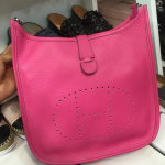 กระเป๋า hm evelyn 11 สีชมพู สีอื่นๆสอบถามเพิ่มเติมได้ค่ะ สต็อกเปลี่ยนตลอด