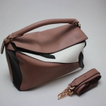 กระเป๋า loe puzzle bag 12 นิ้ว สี น้ำตาลดำขาว