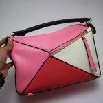 กระเป๋า loe puzzle bag 12 นิ้ว สีชมพู ขาว แดง