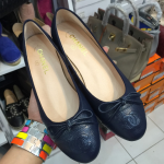 พร้อมส่ง รองเท้า cn flat caviar skin สีน้ำเงินกรมท่า สอบถามไซส์ได้ค่ะสต็อคของเปลี่ยนตลอด