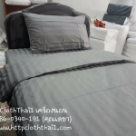 ผ้าปูที่นอนโรงแรม สีลายริ้วเทา และผ้าปูที่นอนสีขาวเรียบ ผ้าปูที่นอนสีขาวลายริ้ว
