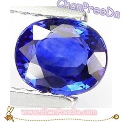 พลอยไพลินศรีลังกา น้ำหนัก 0.99 กะรัต ขนาด 5.15x6.33x3 มิล สีน้ำเงินหวานสวย สีกำมะหยี่ สีไม่เต็มเม็ดจะเห็นอยู่จางๆ เนื้อสะอาดไม่มีตำหนิ