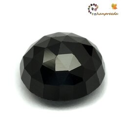 นิล กาญจนบุรี รูปกลมออกไข่นิดๆ มองโดยรวมคือรูปกลม เจียระไนเหลี่ยมตาข่าย หนัก 12.67 กะรัต สีดำสนิท เนื้อเนียนสวย รูปร่างสวย เจียระไนสวย ความโค้งนูนสวย