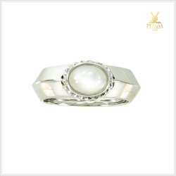 แหวนมุกดาหารแท้ สีขาวนวล ทรงหลังเบี้ย เรียบมีสไตล์