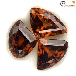 Zircon พลอยเพทาย ไม่ผ่านการอบ จัดเซท น้ำหนักรวม 12.76 กะรัต รูปแฟนซี จำนวน 3 เม็ด สีแดงโทนส้ม เนื้อสะอาดไม่มีตำหนิ