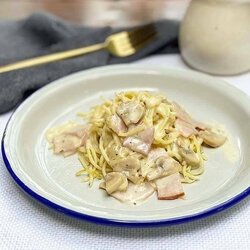 สปาเก็ตตี้ครีมซอสแฮมเห็ด