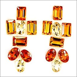 พลอยเนื้ออ่อน ซิทริน จัดเซท ไล่โทนสี ตั้งแต่สีอ่อนถึงสีเข้ม น้ำหนักรวม 8.67 กะรัต จำนวน 16 เม็ด รูปสี่เหลี่ยม ตัดมุม 8 เม็ด และรูปไข่ 8 เม็ด สีตามภาพ