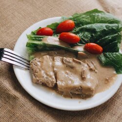 สเต็กหมู เกรวี่เห็ดแชมปิญอง