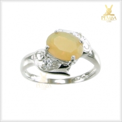 แหวนโอปอลเหลือง อัญมณีศิลปะสีเหลือบรุ้ง ใส่เก๋ๆ ดูมีสไตล์