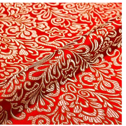 ผ้าไหมพิมพ์ลายดอกห้าดาวสามดอกแท้ สีแดงทอง SKU-03517 แดงทอง เมตร